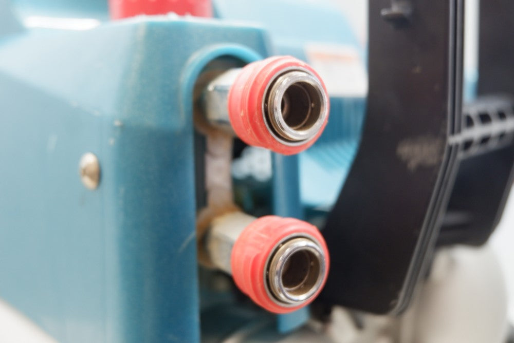 高圧専用エアコンプレッサ makita AC461XLH 充填時間5分半