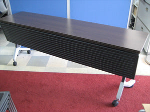 【USED】フォールディングテーブル　幅1800mm　幕板付き　コクヨ製　KT620シリーズ　高知　kokuyo　フラップテーブル　会議用　【店舗販売品】
