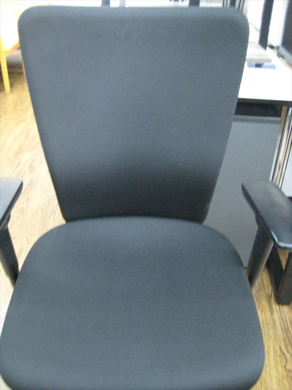 USED】肘付きオフィスチェア オカムラ製 Carrozza（カロッツァ