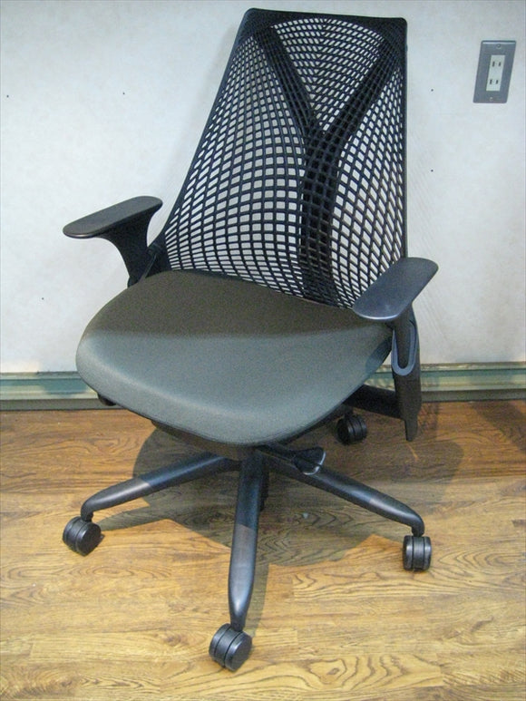 【USED】肘付きオフィスチェア　HermanMiller製　Sayl Chair（セイルチェア）　ハーマンミラー　高知　【店舗販売品】