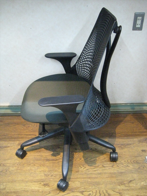 USED】肘付きオフィスチェア HermanMiller製 Sayl Chair（セイル