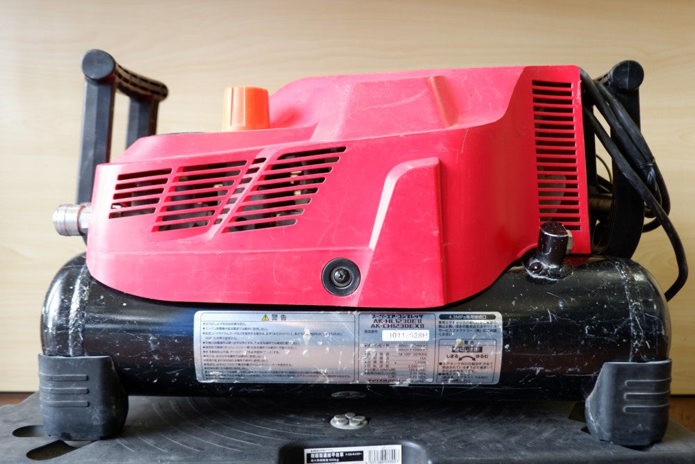 F201 MAX 高圧2穴常圧2穴★マックス エアーコンプレッサー AK-HL1230E2 AK-HL1230EⅡ 難有 | マックス MAX スーパーエアコンプレッサ 8L AK-HL1110E2