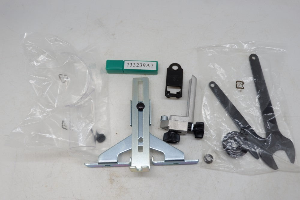 18V充電式トリマ makita RT50DRG 未使用品 充電器欠品 プランジベース 
