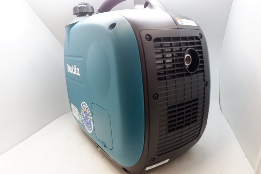 ポータブルインバーター発電機 makita EG1600IS 出力1.6kVA 未使用品 