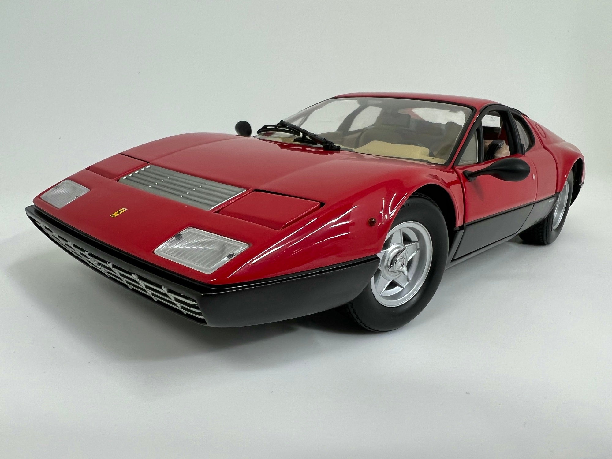 エンタメ/ホビー絶版新品 京商 1/18 フェラーリ 365 GTB/4