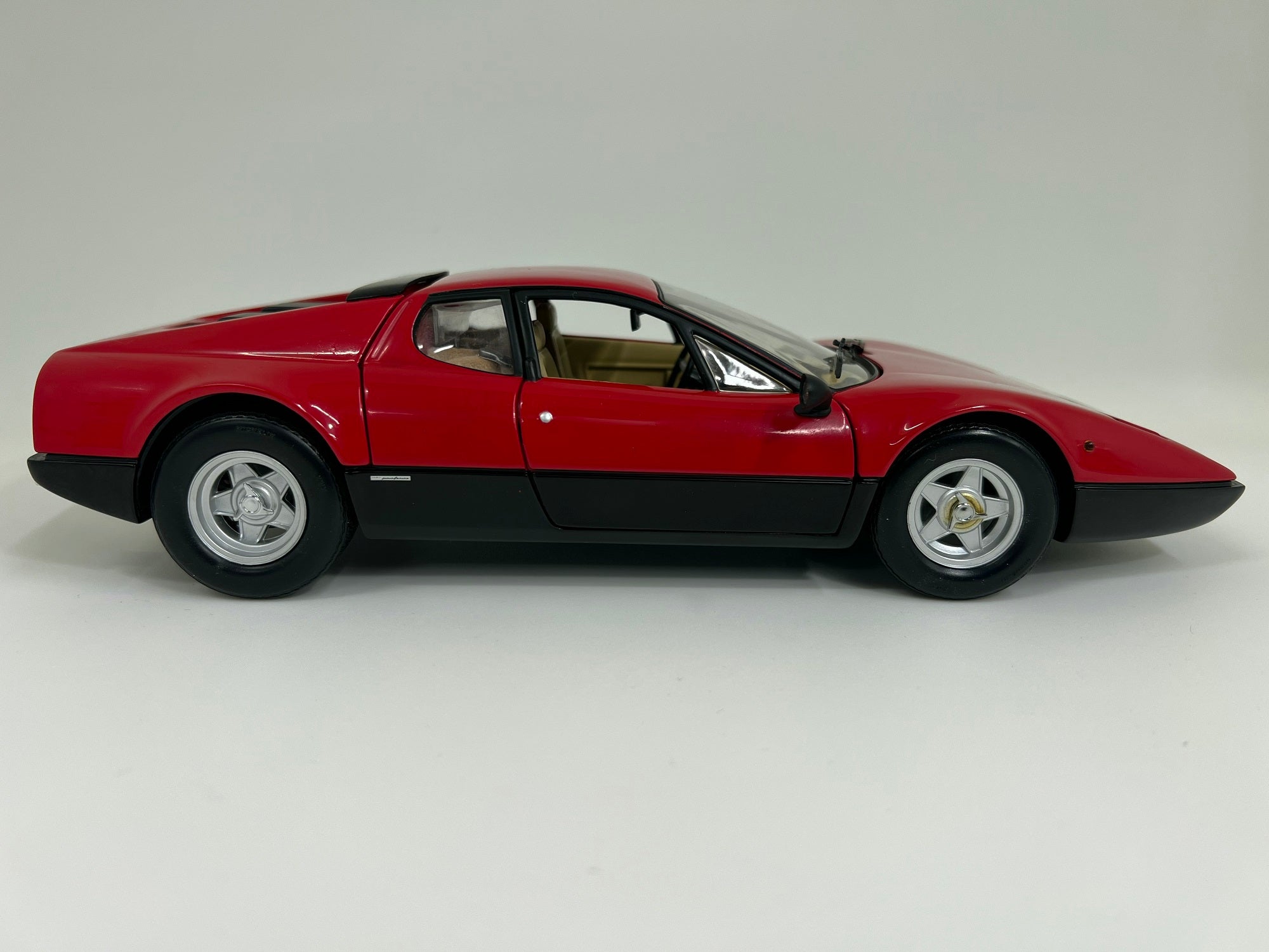 KyoSho 1/18 FERRARI 365GT4 京商 フェラーリ レッド