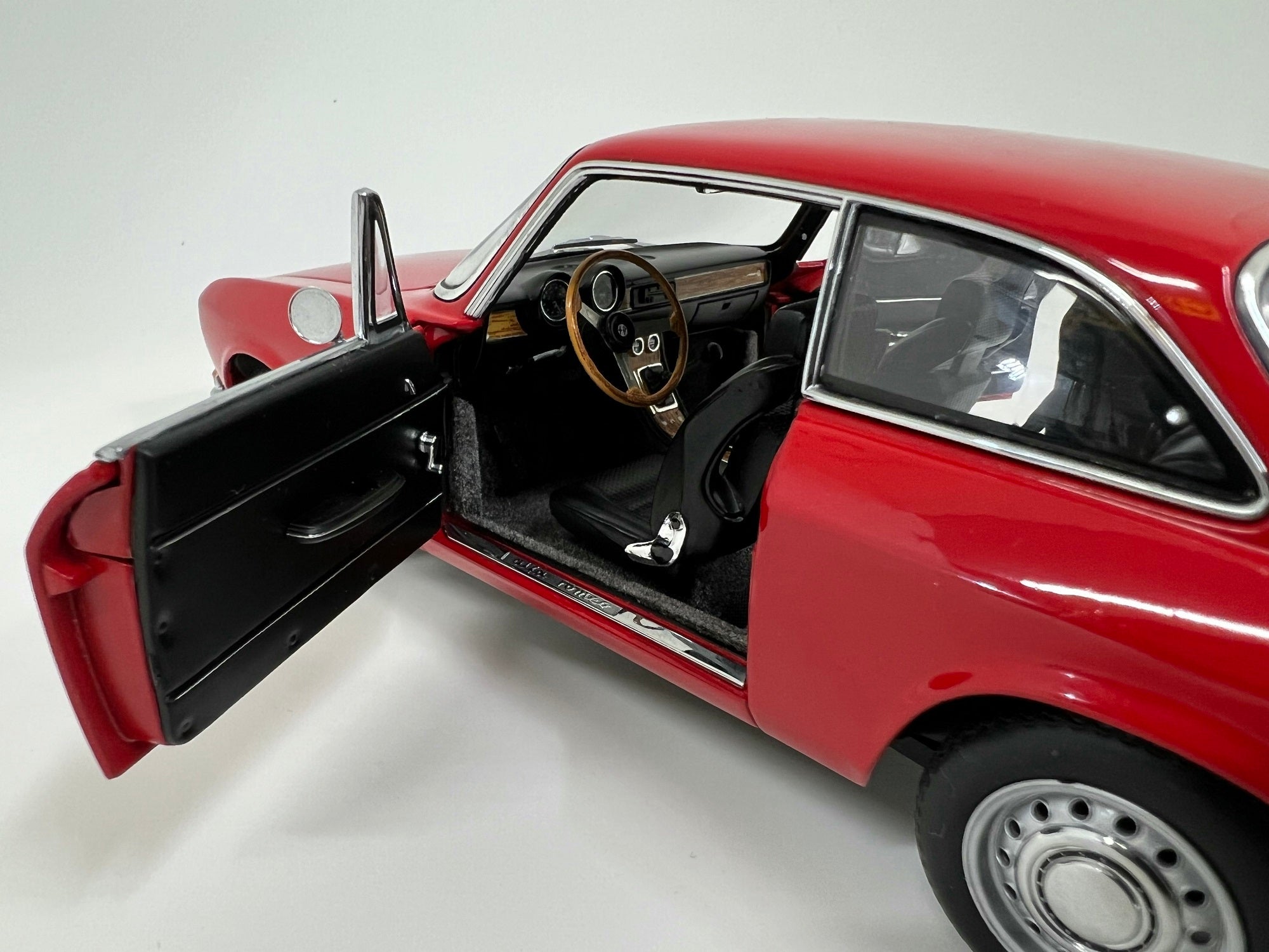 AUTOart 1/18 Alfa Romeo 1750 オートアート アルファロメオ