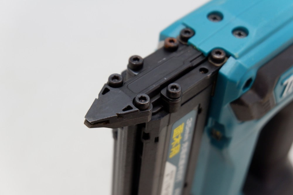 充電式面木釘打 makita FN350DZK 18V社外バッテリー付 充電式面木釘打 makita FN350DZK 18V社外バッテリー付